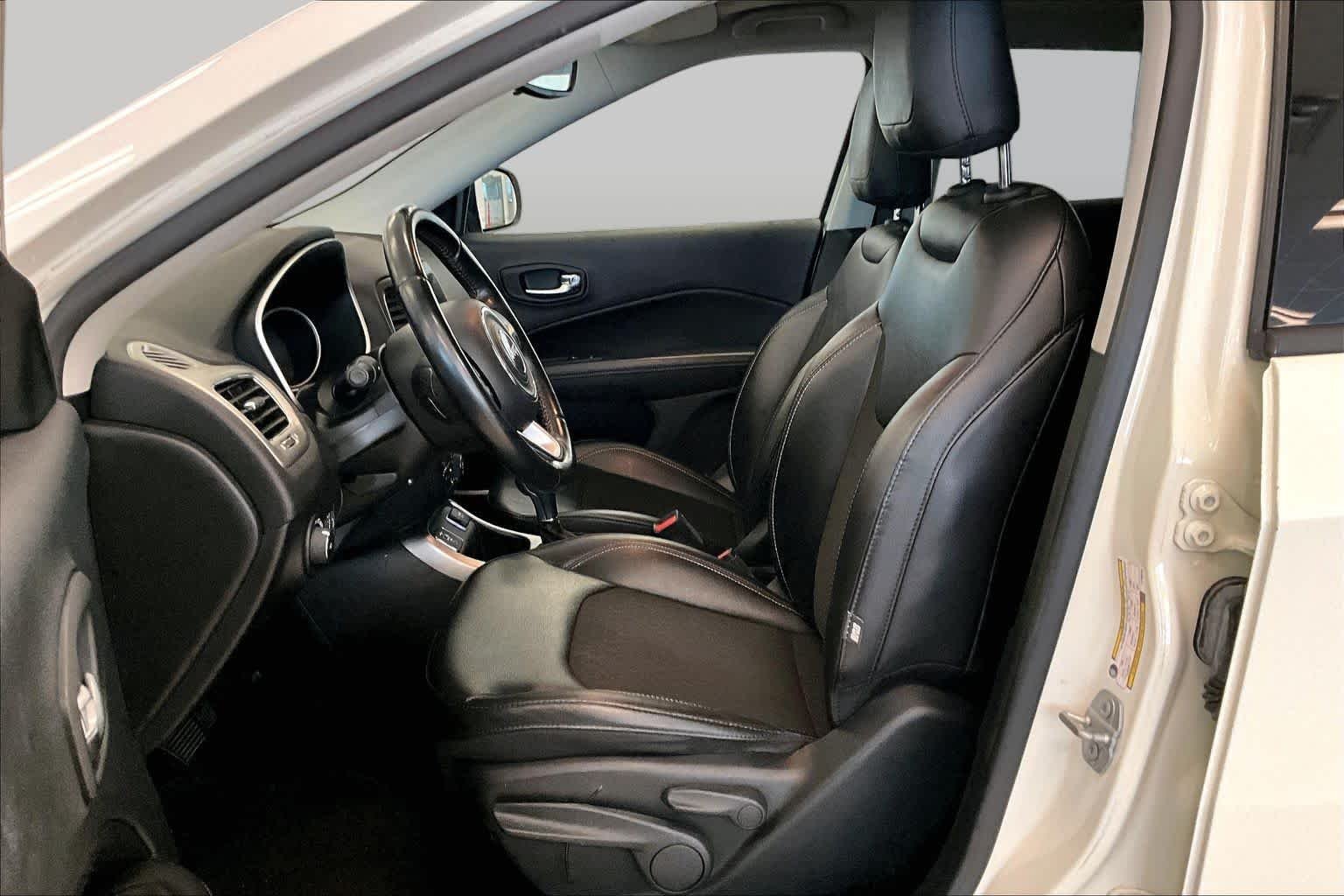 Used 2020 White Clearcoat Jeep Latitude image 7