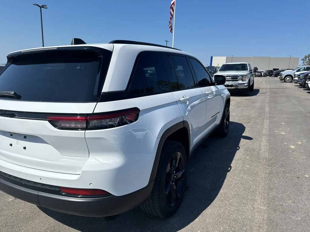 Used 2023 Bright White Clearcoat Jeep Altitude image 5