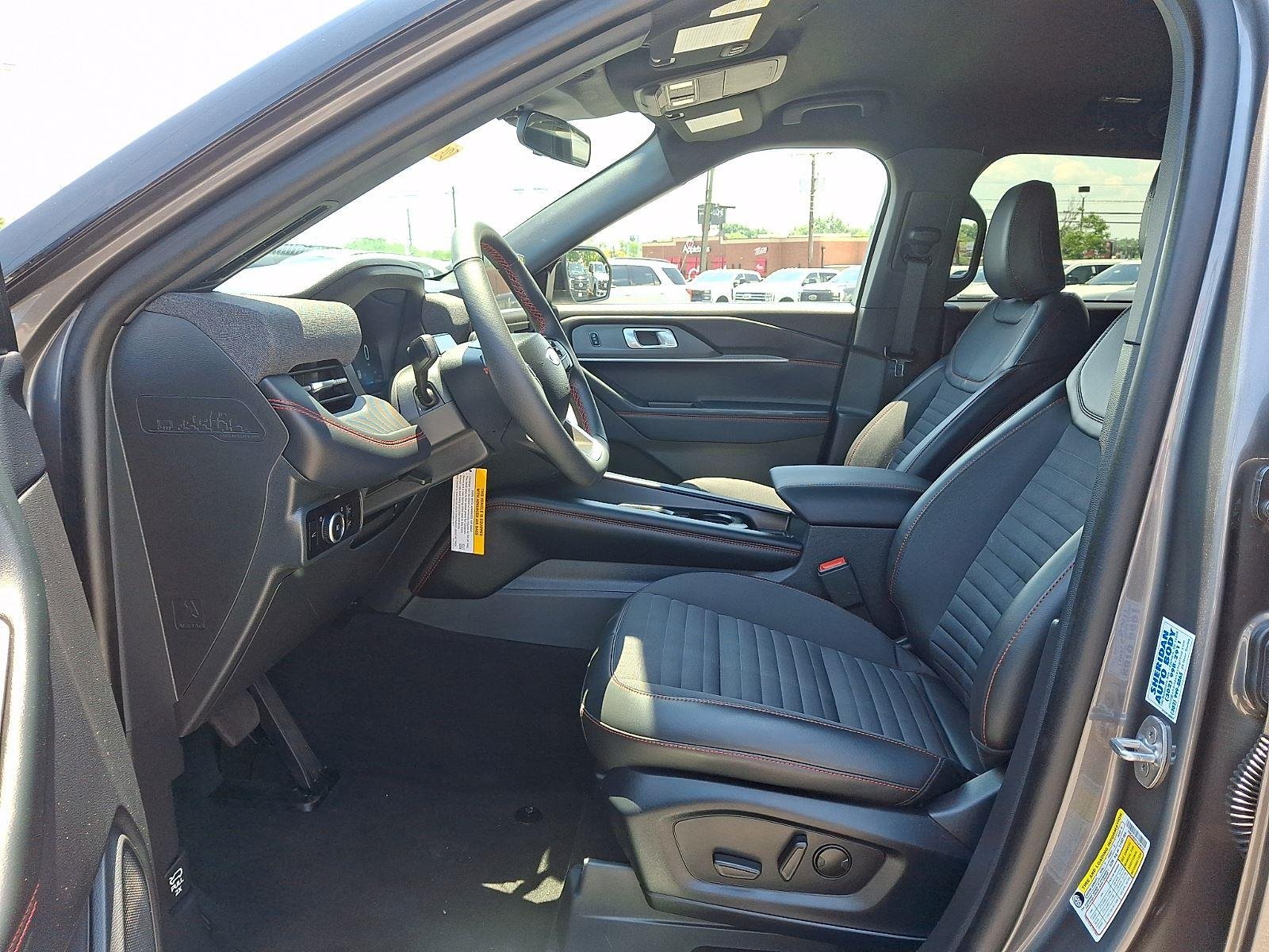 New 2026 Carbonized Gray Metallic Ford ST-Line image 6