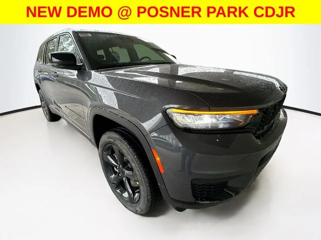 New 2025 Baltic Gray Metallic Clear-Coat Exterior Paint Jeep Altitude X image 3