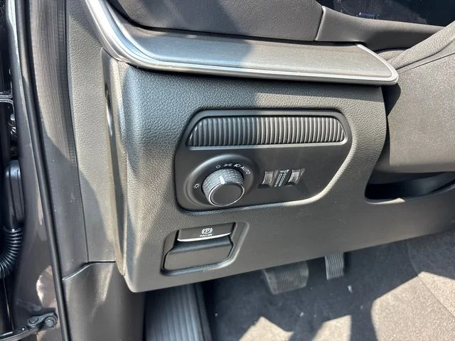 New 2026 Baltic-Gray Metallic Clear-Coat Exterior Paint Jeep Limited Reserve image 20