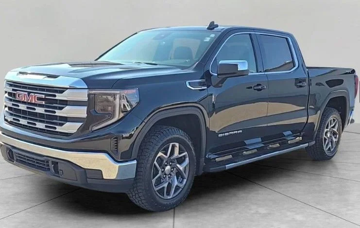 2022 GMC Sierra 4WD Crew Cab Short Box SLE's photo