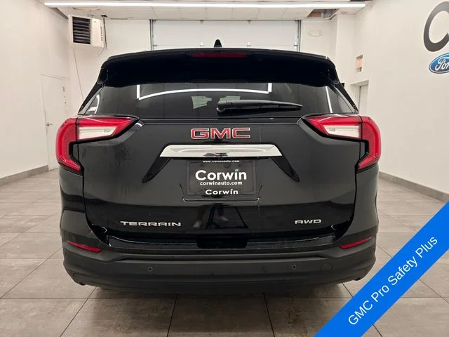 Used 2022 Ebony Twilight Metallic GMC SLE image 4