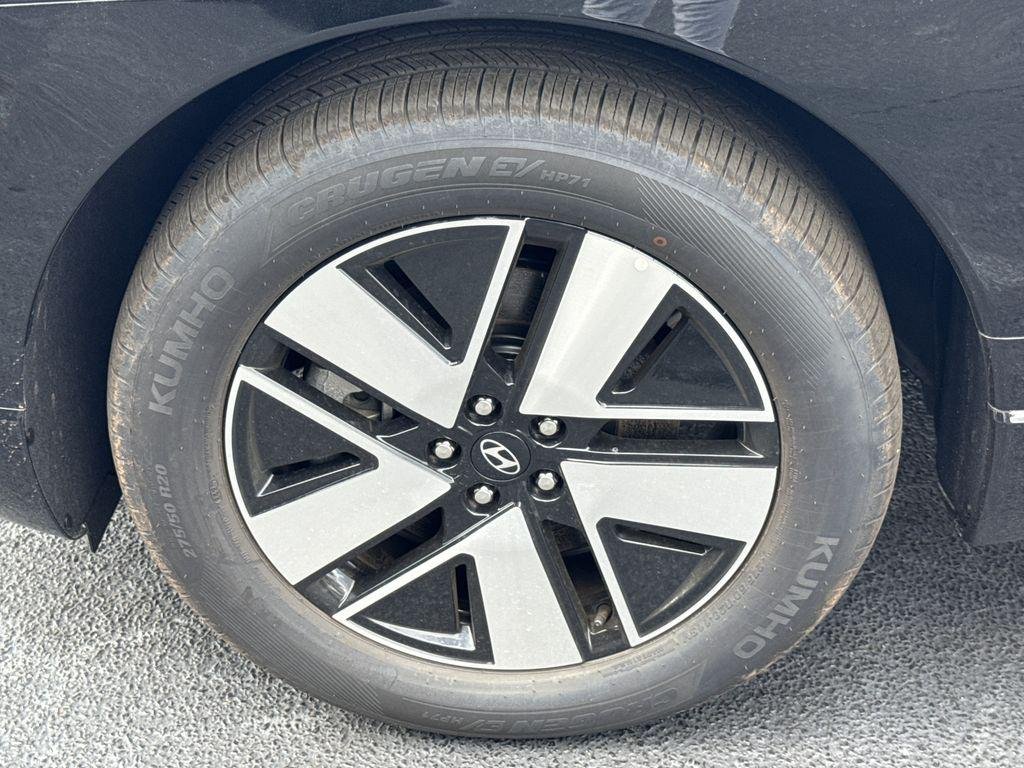 New 2026 Black Hyundai SEL image 9