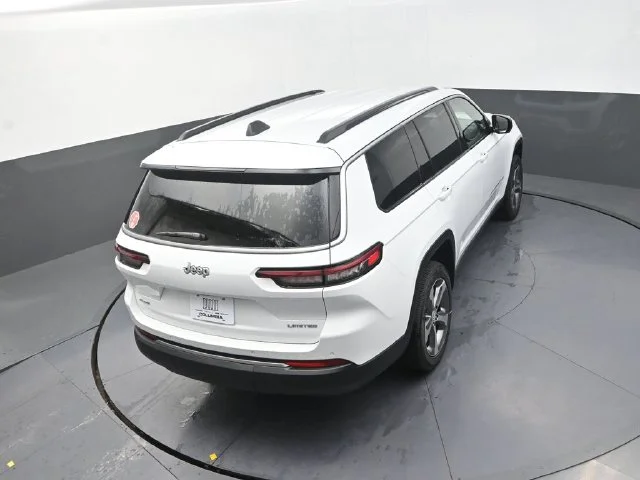 New 2026 Bright White Clear-Coat Exterior Paint Jeep Limited image 16