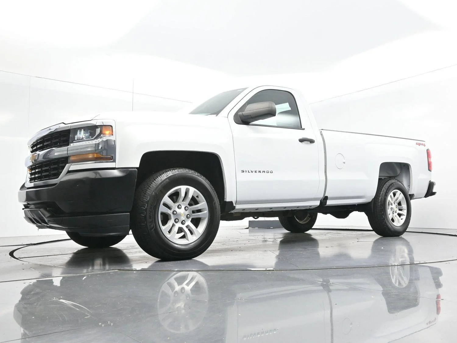 Used 2018 SUMMIT WHITE Chevrolet Work Truck image 38