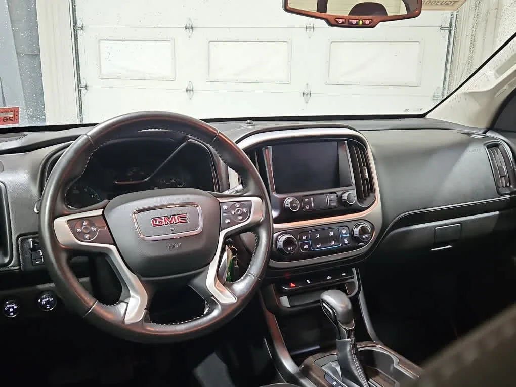 Used 2022 Summit White GMC 4WD Elevation image 13