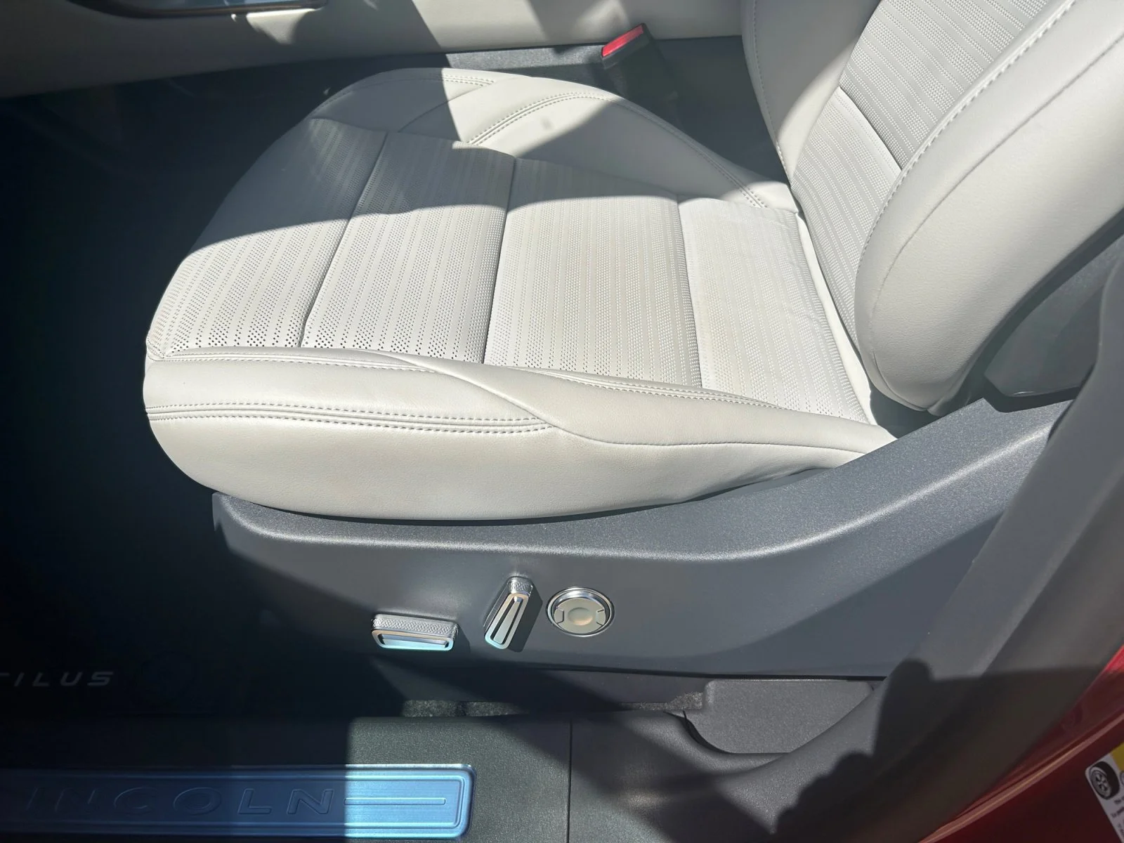 New 2026 Red Carpet Metallic Tinted Clearcoat Lincoln Reserve image 15