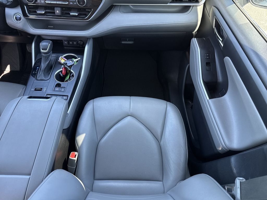 2021 Toyota Highlander XLE - Photo 16