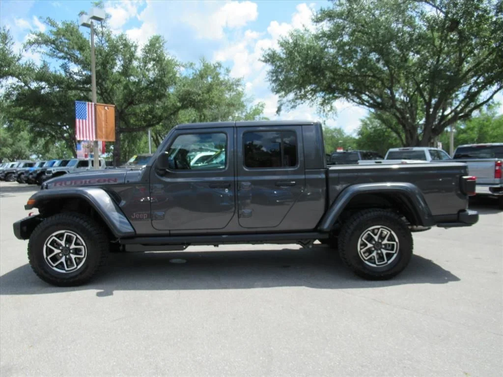 New 2026 Granite Crystal Metallic Clear-Coat Exterior Paint Jeep Rubicon X image 4