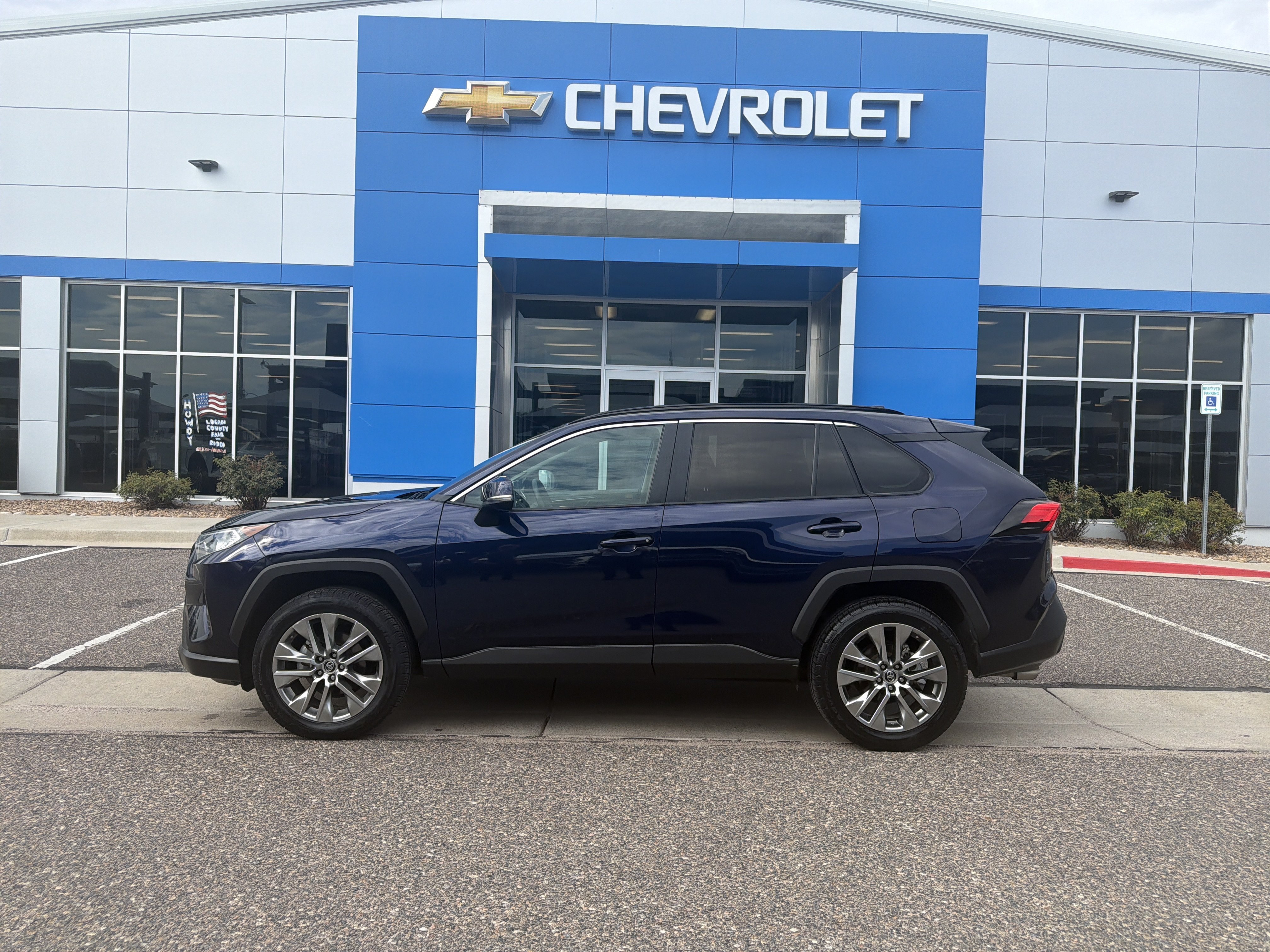 Used 2019 Blue Toyota XLE Premium image 2