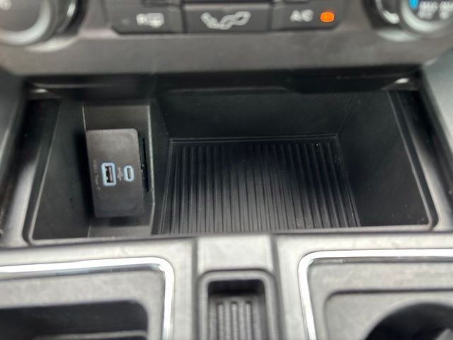 Used 2017 Champagne Ford XLT image 30