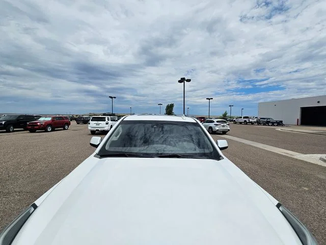 Used 2017 White Frost GMC Denali image 4
