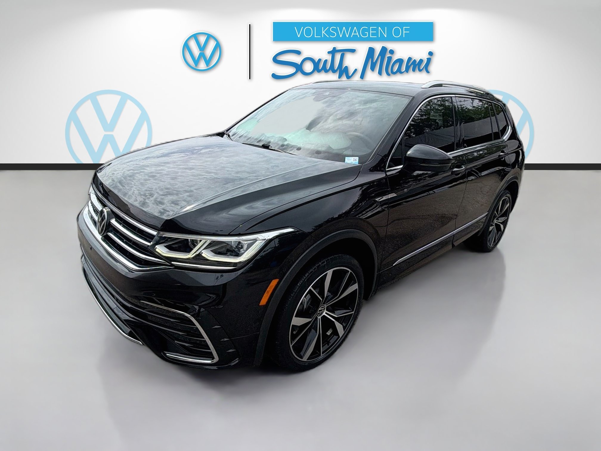 Certified Used 2024 Deep Black Volkswagen SEL R-Line image 3