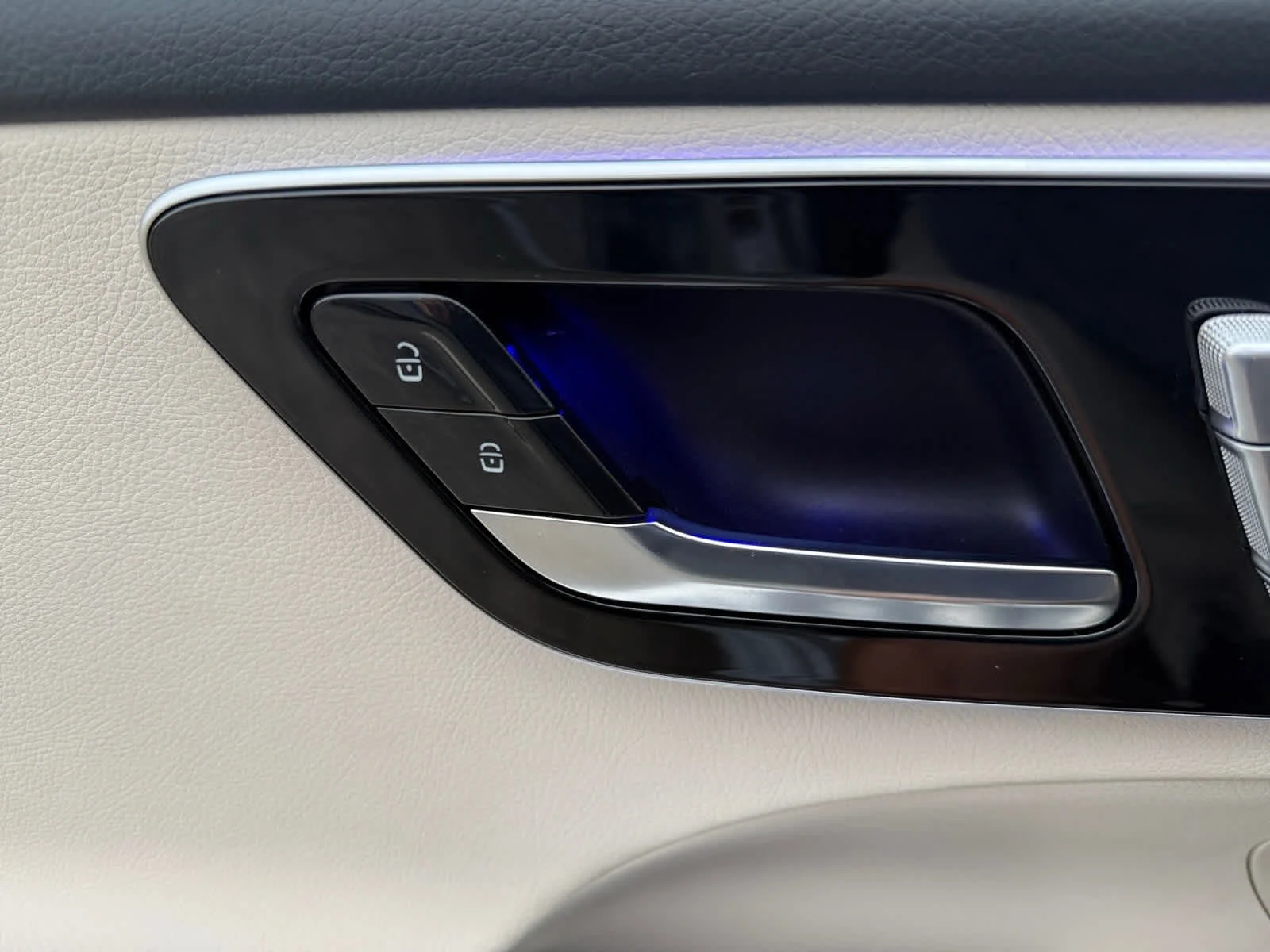 2025 Mercedes-Benz C-Class Sedan C 300 - Photo 22