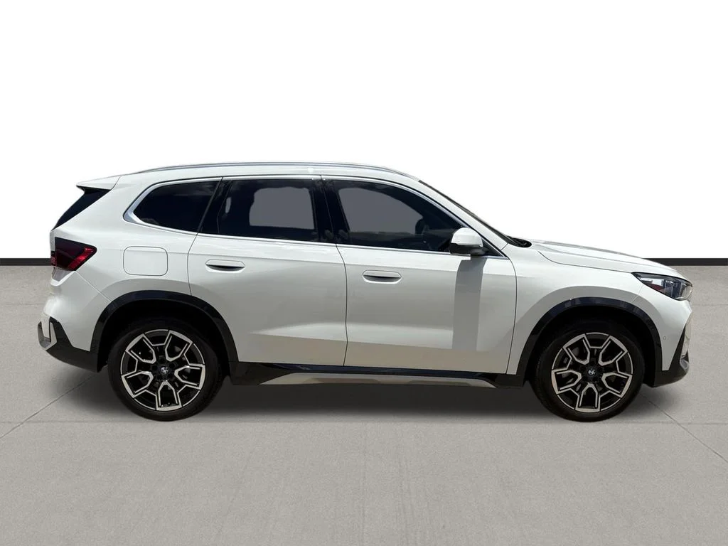 Used 2025 Alpine White BMW xDrive28i image 4