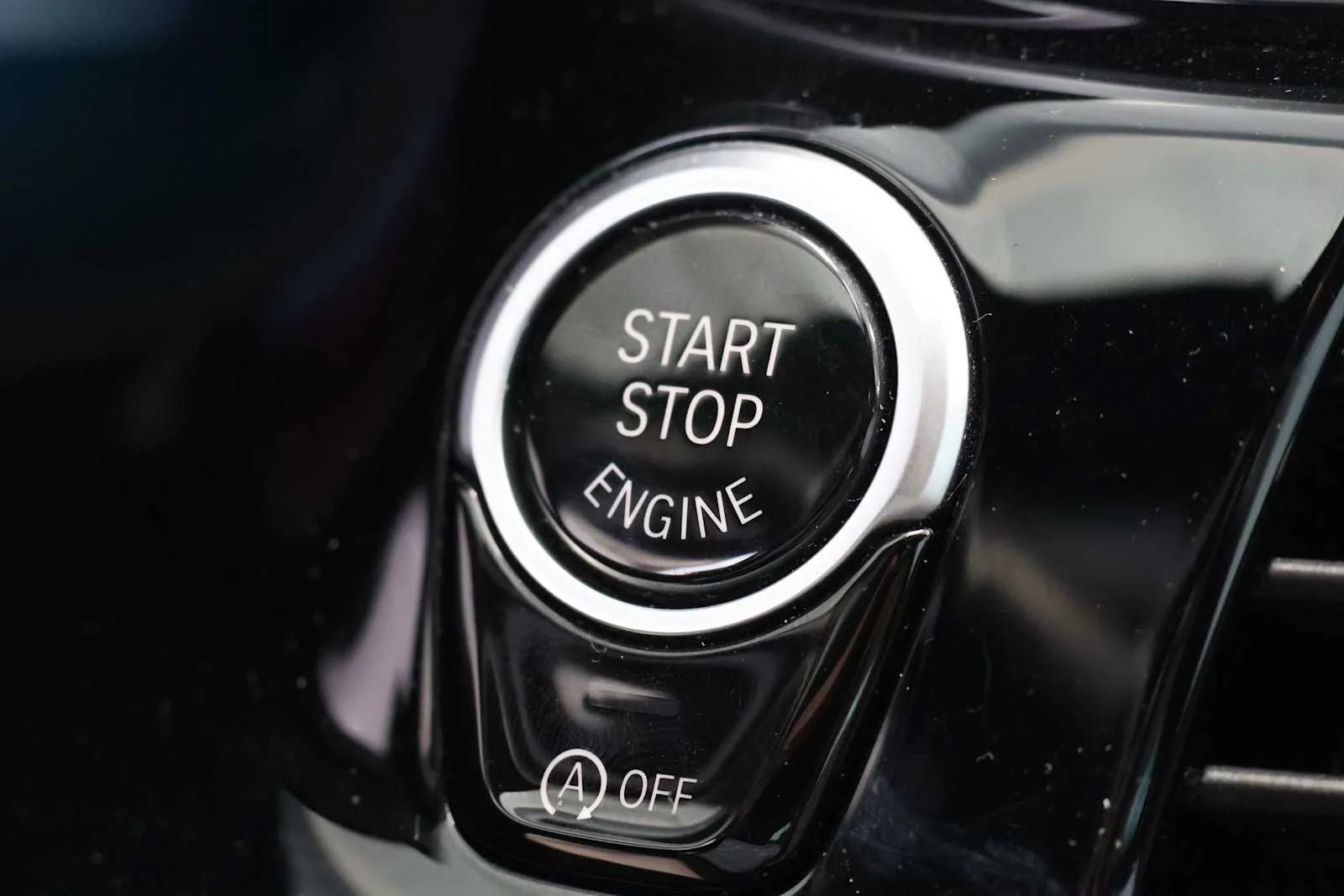 Used 2020 Dark Graphite Metallic BMW M550i xDrive image 22