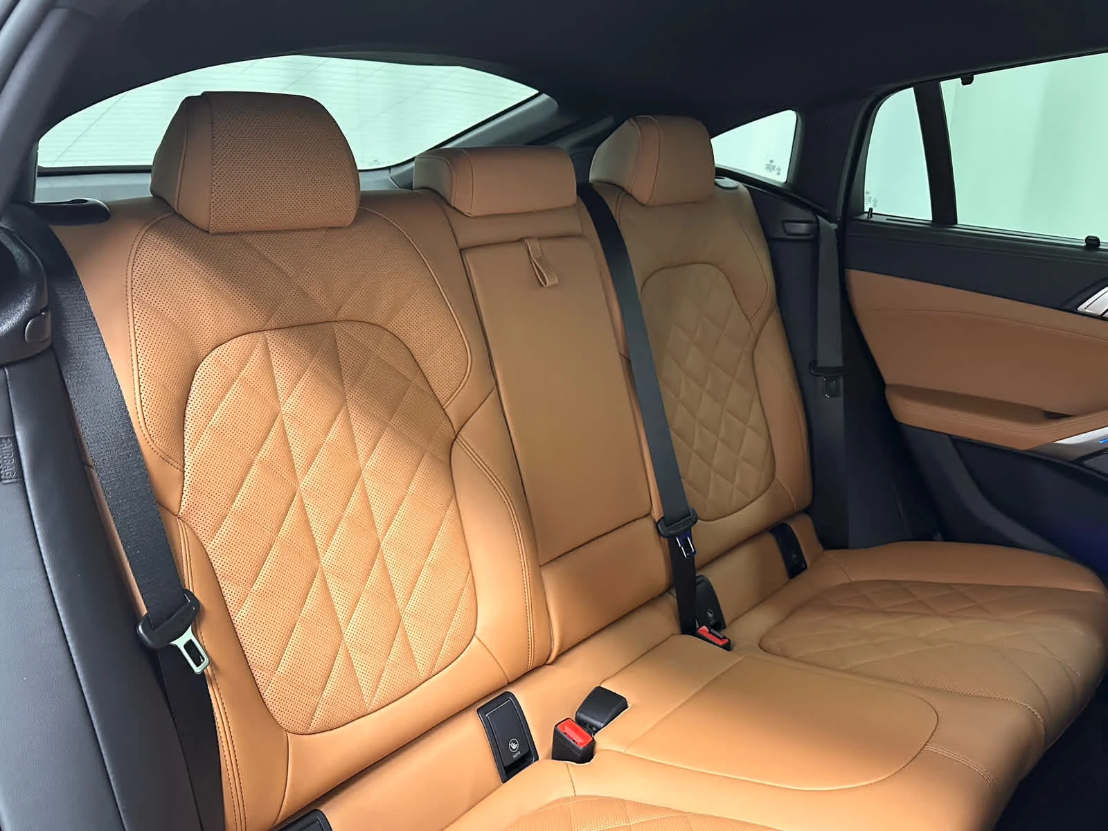 Used 2026 Oxford Green Metallic BMW M60i image 22
