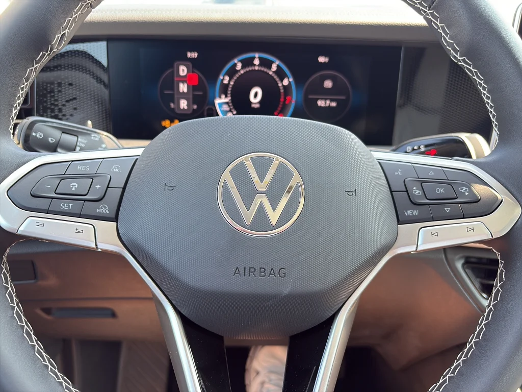2025 Volkswagen Tiguan SE - Photo 16