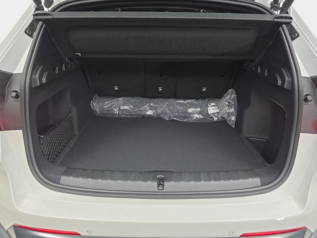 New 2026 Mineral White Metallic BMW xDrive28i image 12