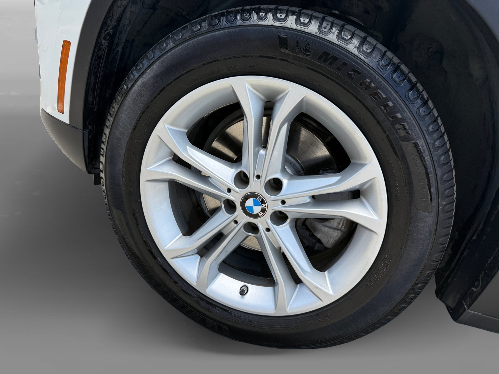 Used 2020 Alpine White BMW sDrive30i image 9