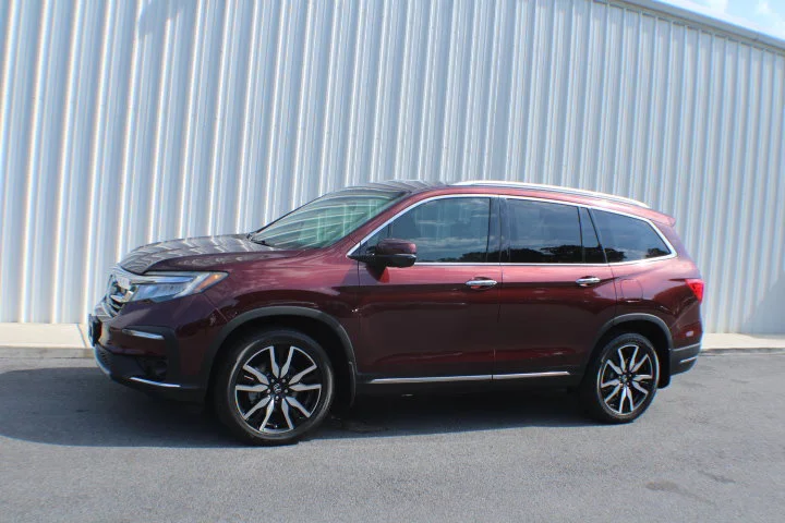 Used 2020 Red Honda AWD Touring 7 Passenger image 4