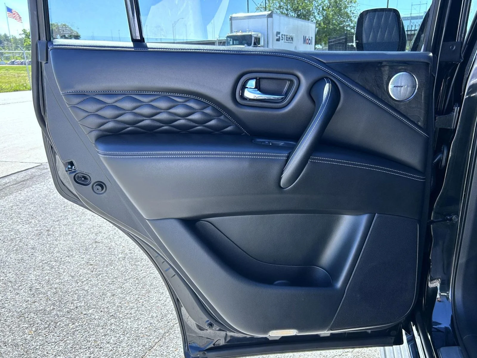 Used 2024 Black INFINITI Sensory image 17