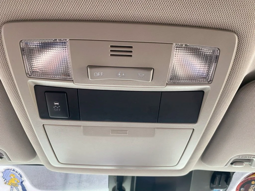 Used 2018 Silver Toyota SR5 image 24