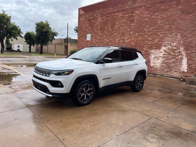 Used 2025 White Jeep Limited image 3