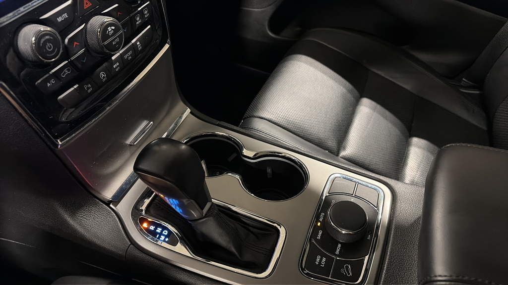 Used 2020 Black Jeep Limited image 30