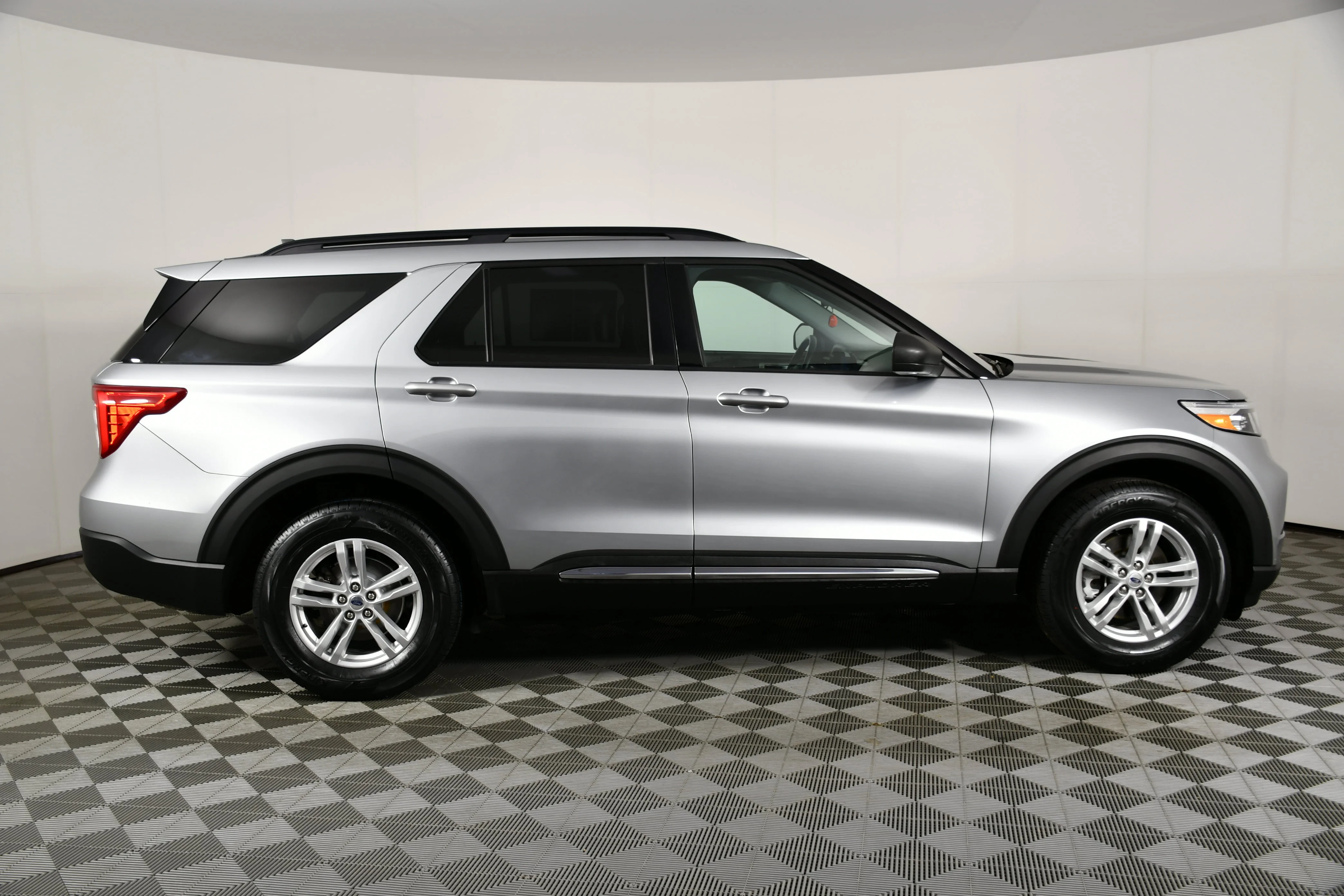 Used 2023 Silver Metallic Ford XLT image 5