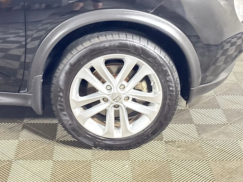 Used 2015 Black Nissan SL image 23