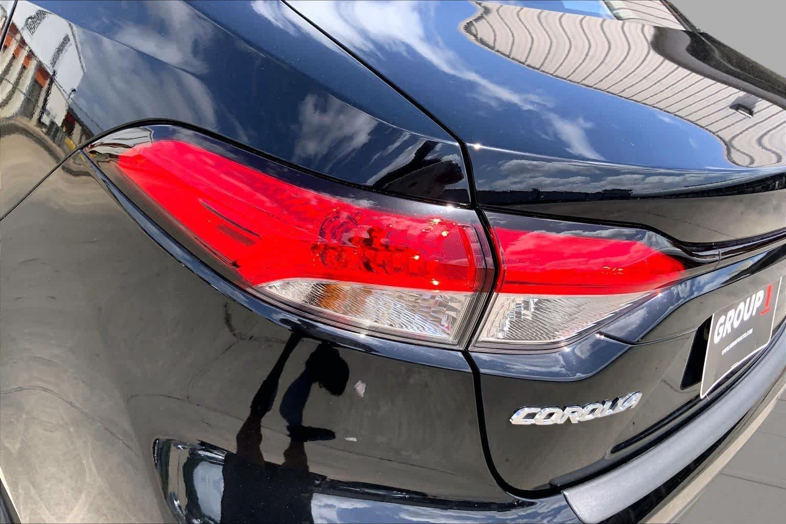 Used 2025 Midnight Black Metallic Toyota LE image 28