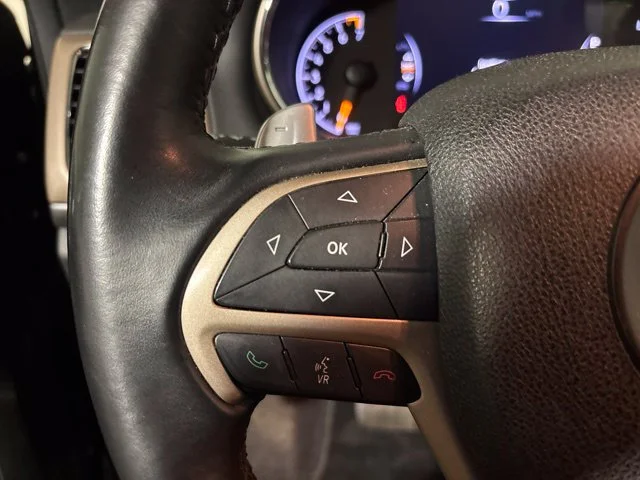 Used 2016 Brilliant Black Crystal Pearlcoat Jeep Laredo image 28