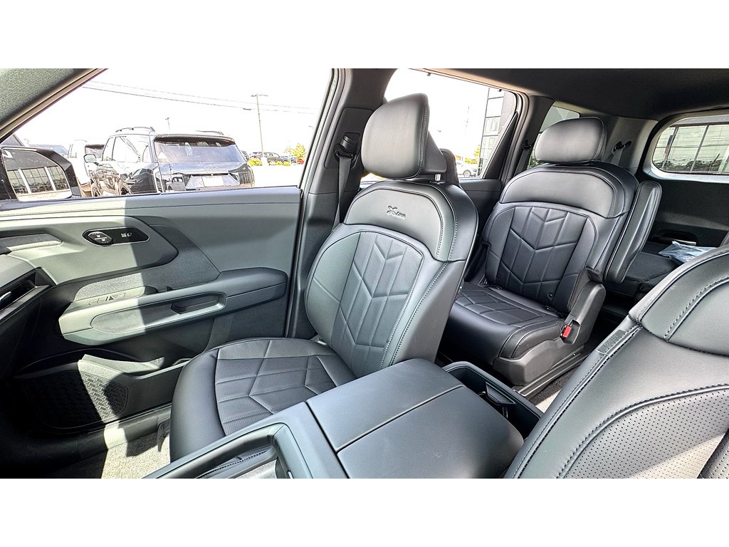 New 2027 Glacial White Pearl Kia X-Line EX image 10