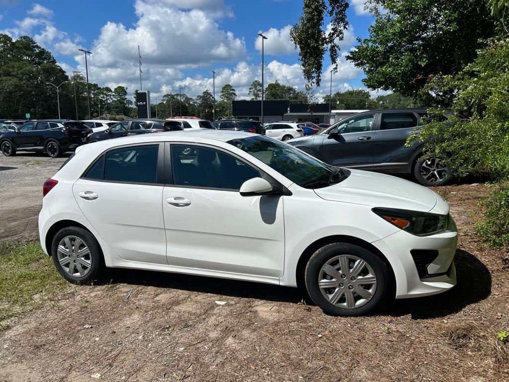 Used 2023 White Kia S image 6