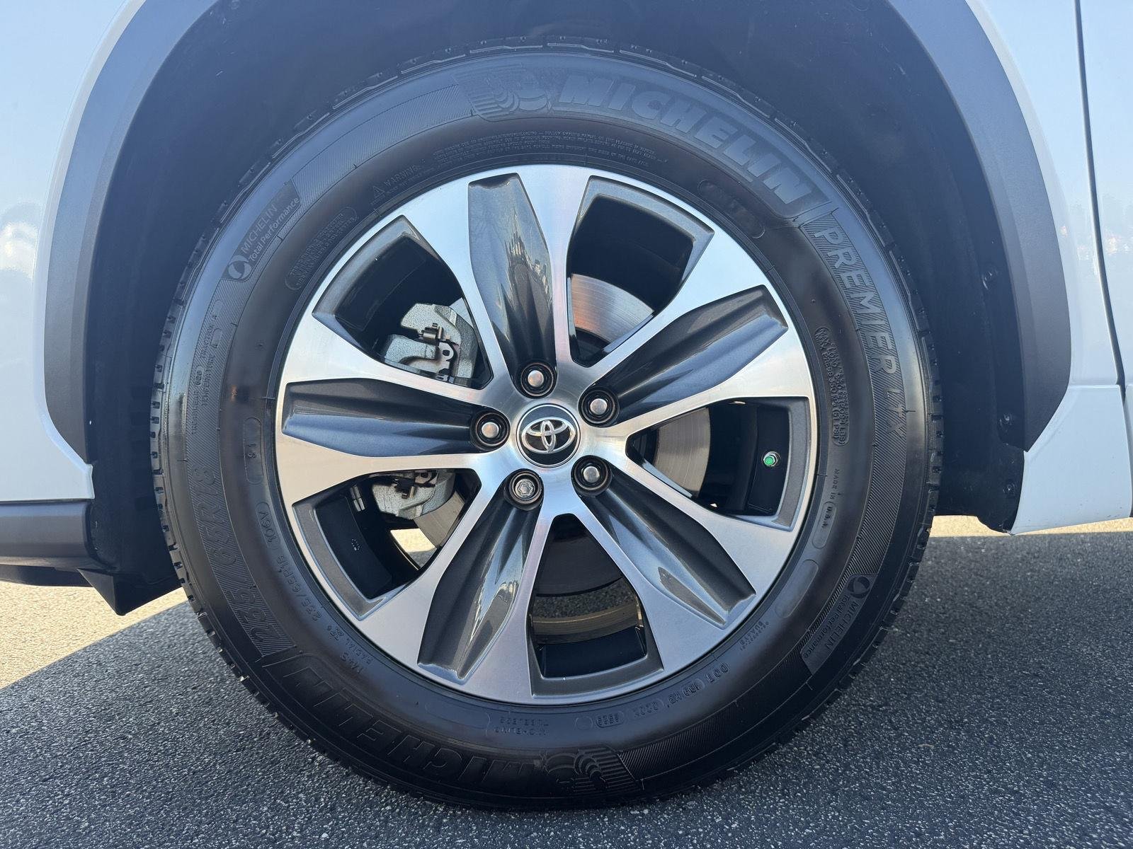 Used 2023 Wind Chill Pearl Toyota XLE image 9