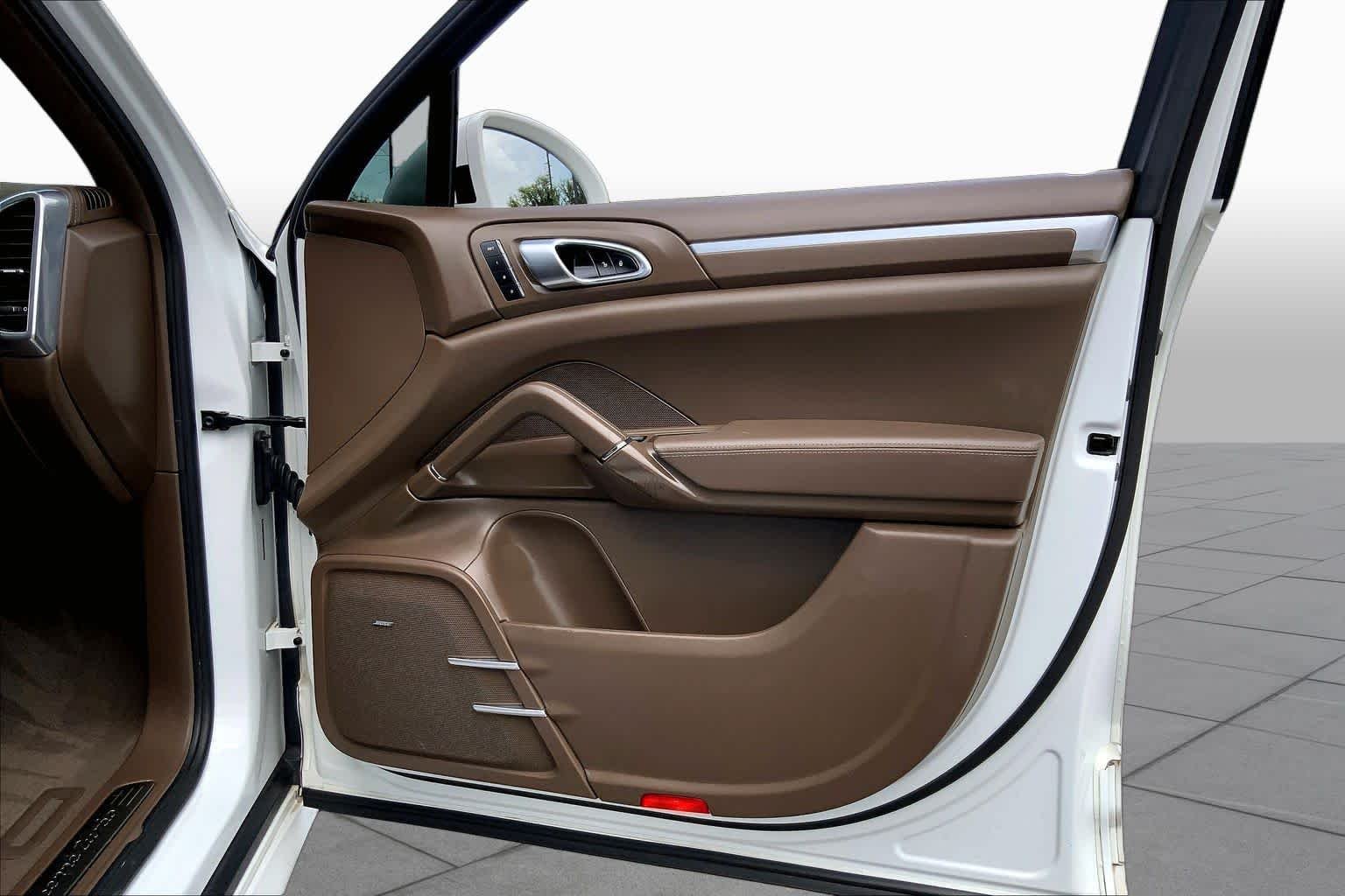 Used 2013 White Porsche Turbo image 22