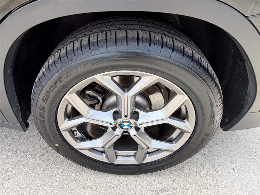 Used 2023 Black Sapphire Metallic BMW xDrive30i image 22
