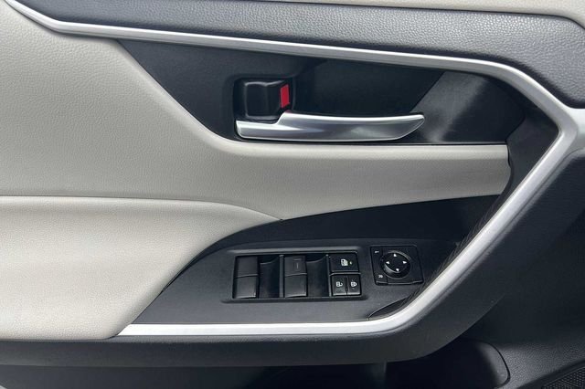 Used 2021 White Toyota XLE image 17