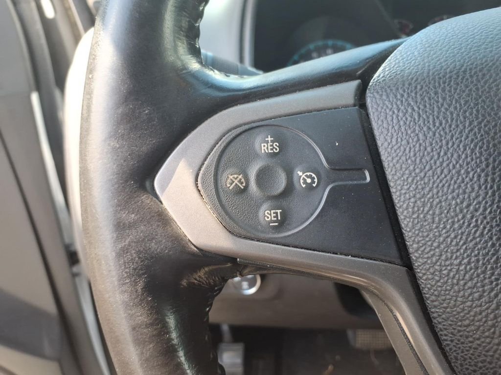 Used 2018 White Chevrolet Z71 image 28