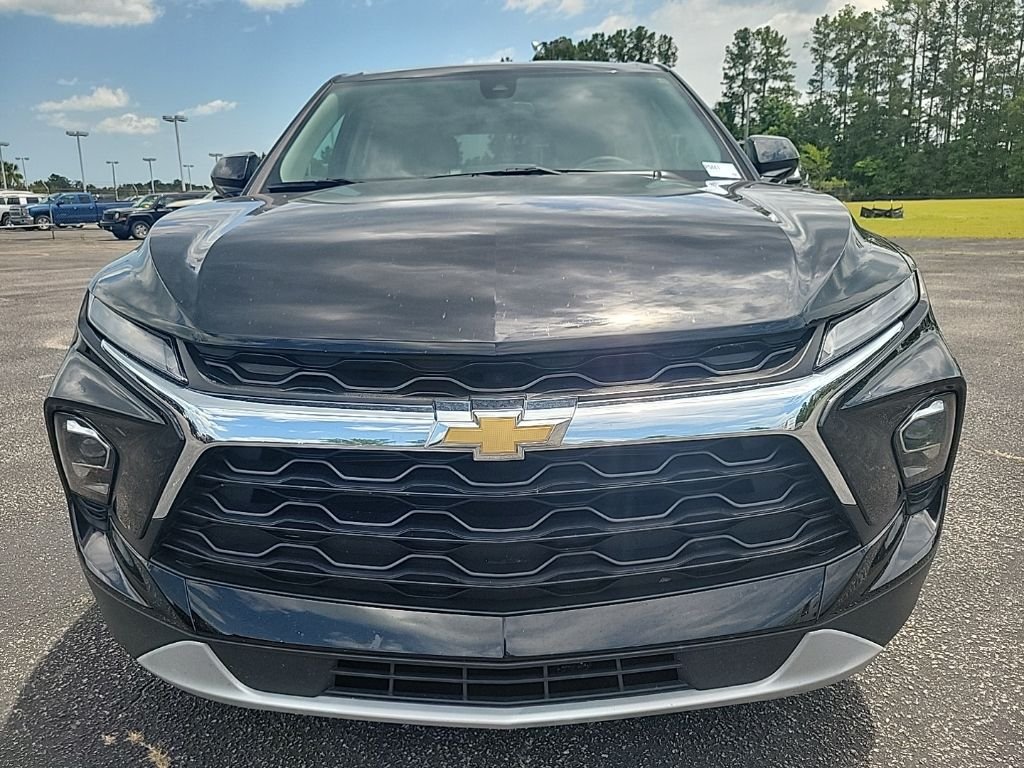 Used 2025 Black Chevrolet LT image 2