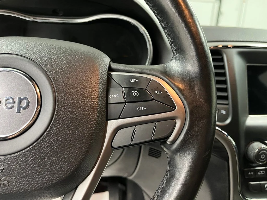 Used 2020 White Jeep Laredo E image 30
