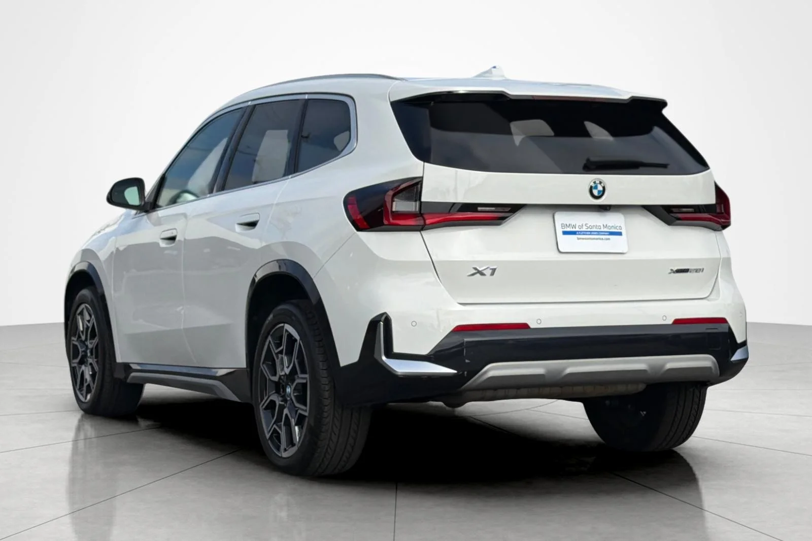 Used 2025 Alpine White BMW xDrive28i image 3