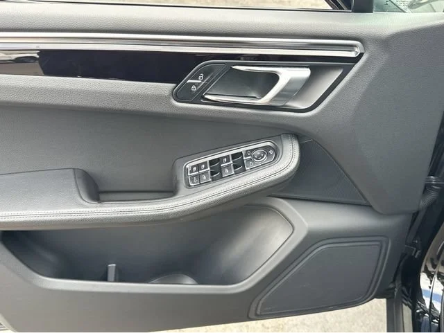 2023 Porsche Macan T - Photo 9