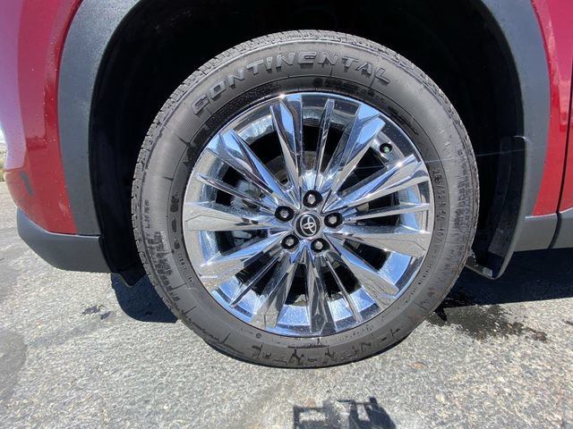Used 2025 Red Toyota Platinum image 10