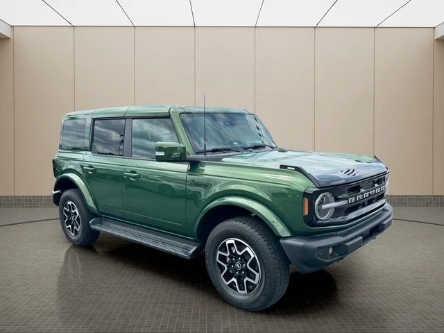 Used 2025 Green Ford Outer Banks image 2