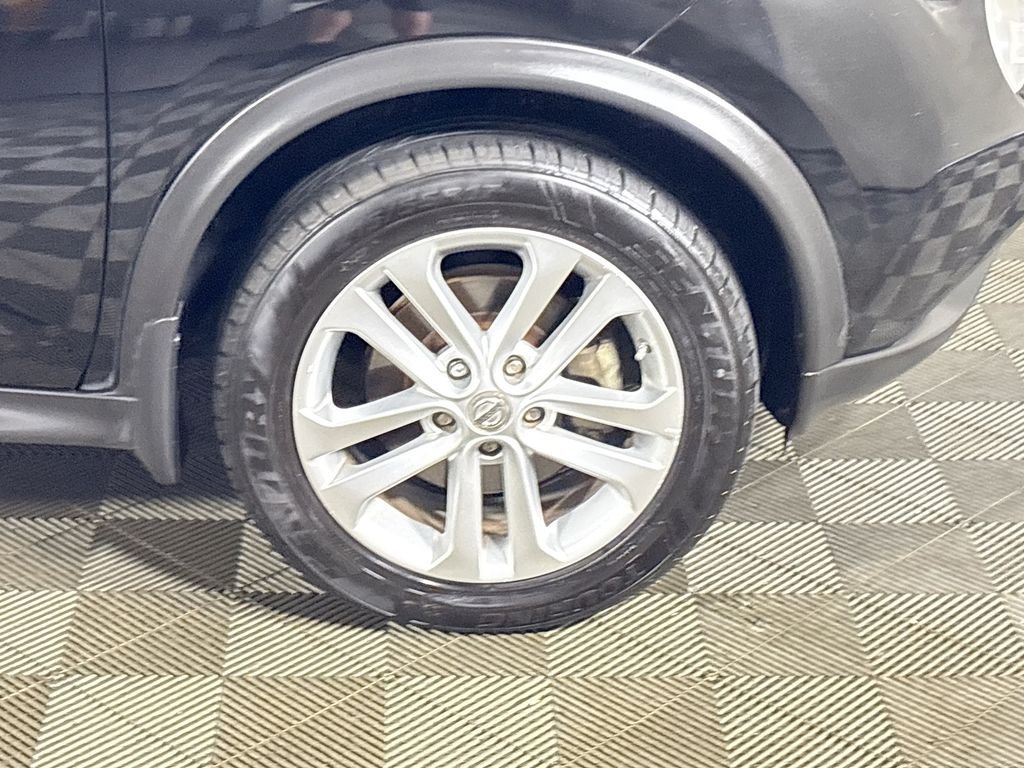 Used 2015 Super Black Nissan SL image 23