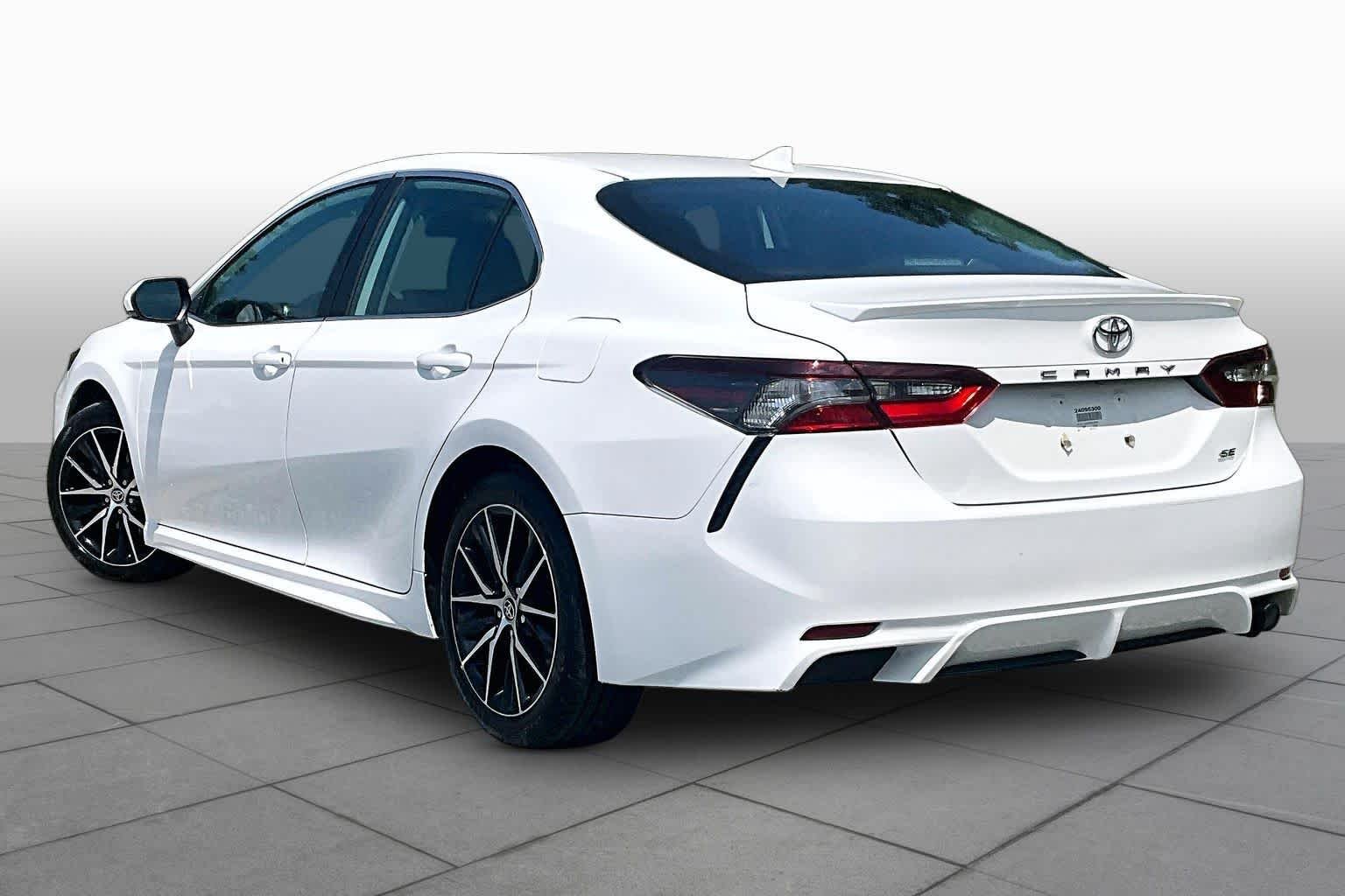 Used 2024 Ice Cap Toyota SE image 12