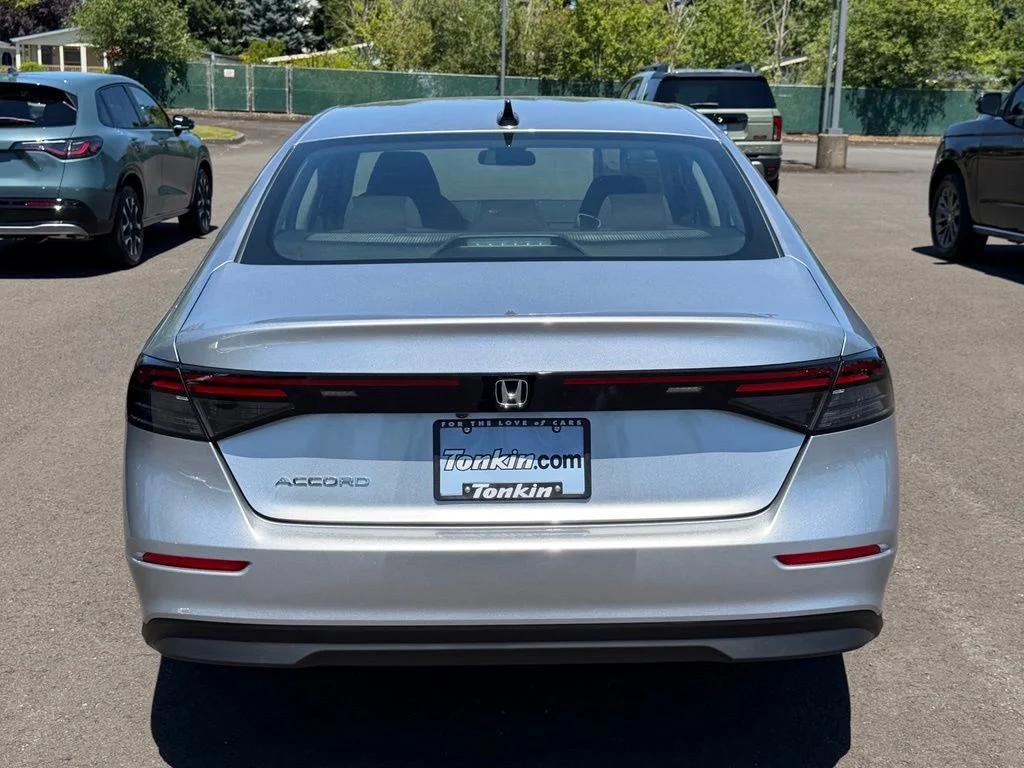 New 2026 Solar Silver Metallic Honda SE image 6